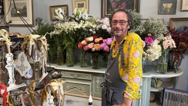 Laurent Coudre, l'ancien coiffeur qui a créé un écrin de fleurs et d'objets à Orléans